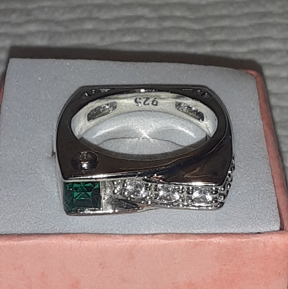 925 Silver Emerald modern ring size 8 - Picture 7 of 7